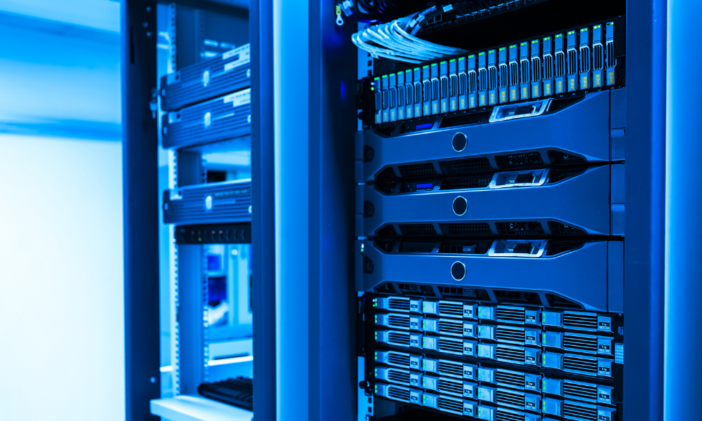 SEO hosting jak wybrać i dlaczego wspiera pozycjonowanie stron