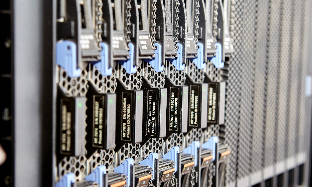 Hosting Linux zalety i wybór optymalnego serwera dla strony